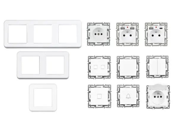 unic elektricka zasuvka 2x (230v+usb+usb c 5v/2,1a) plast bila v ramecku 153mm