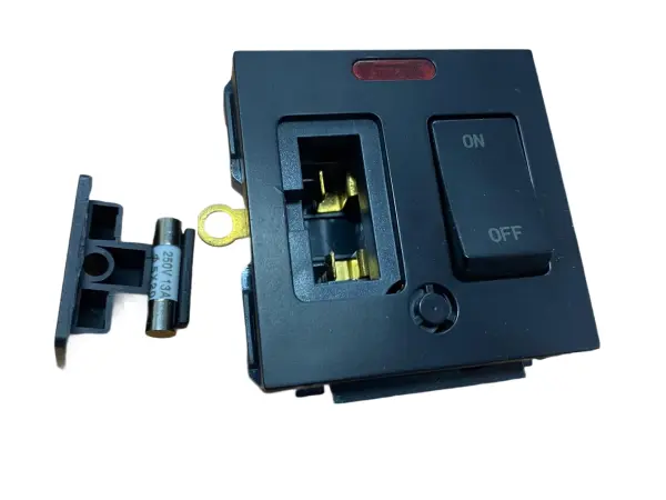 SRAN 13A pojistkov� sp�na� s kontrolkou �ern�